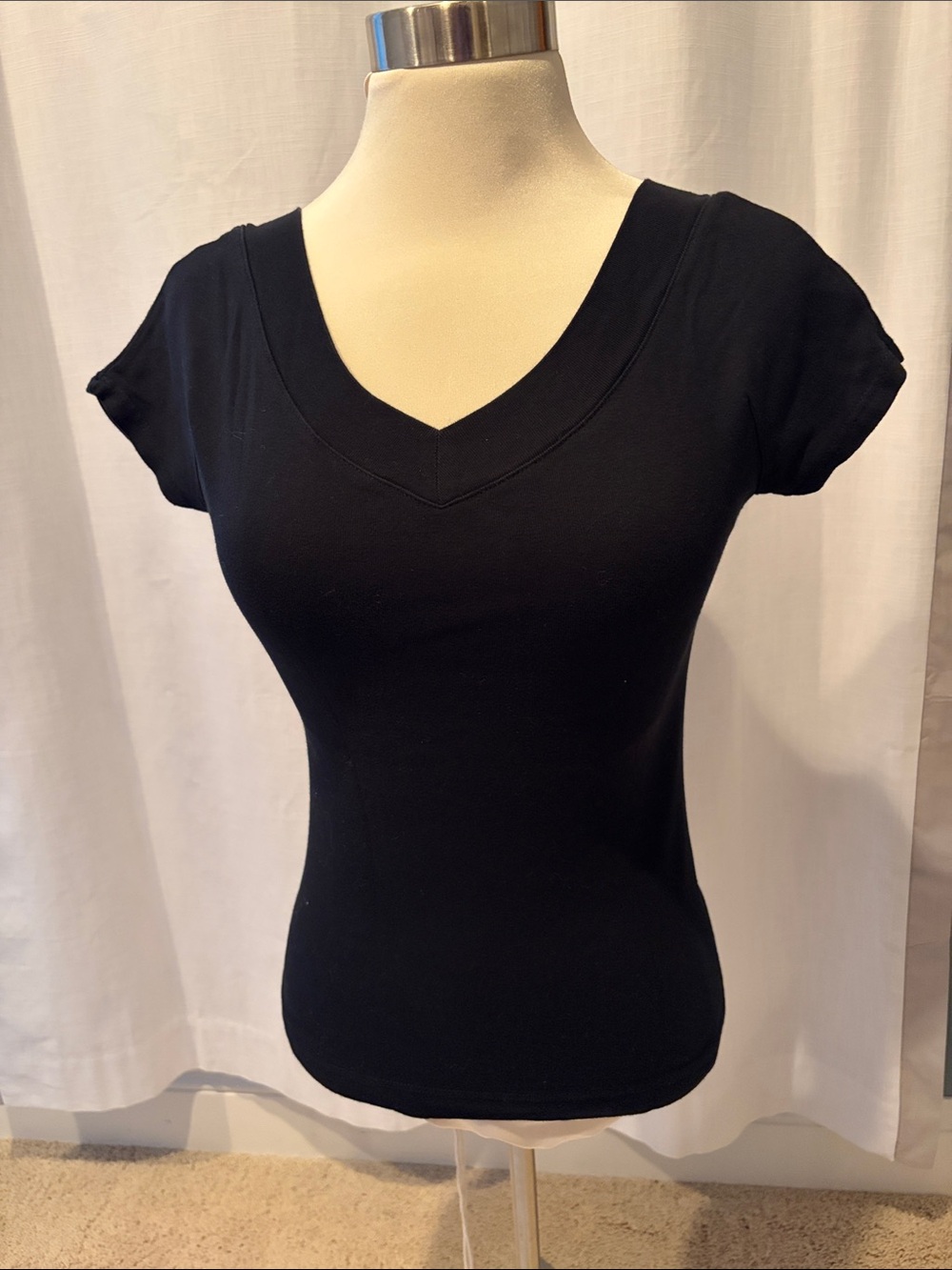 Three Dots Black V-Neck Short Sleeve Tee